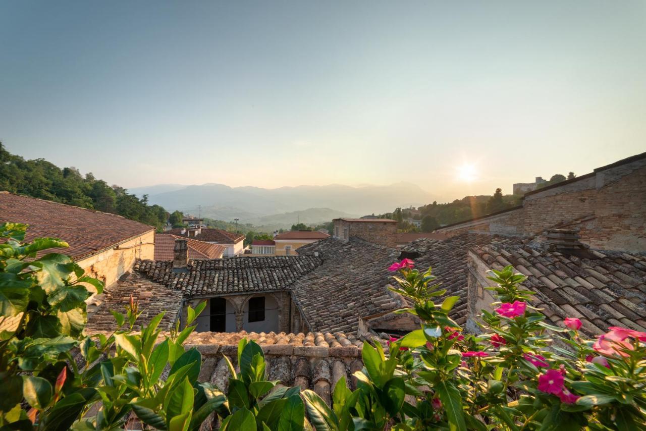 Nel Vicolo Luxury B&B Penne Bagian luar foto